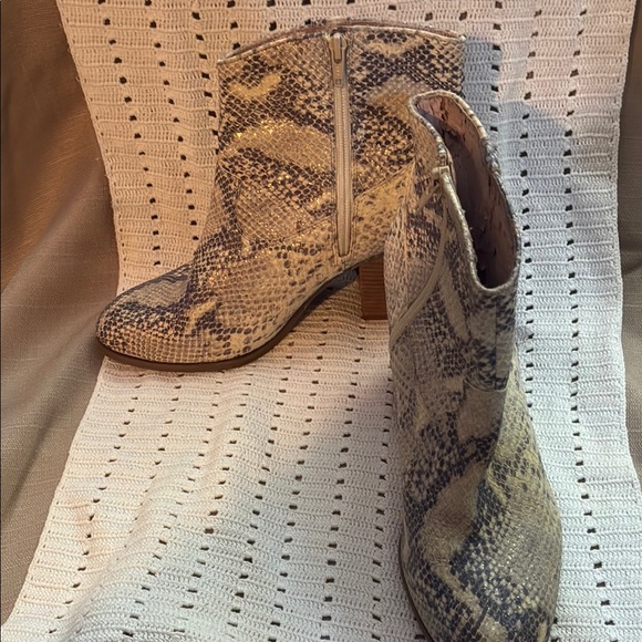 Vince Camuto Gray Ankle Booties with Snakeskin Pattern - Picture 1 of 6